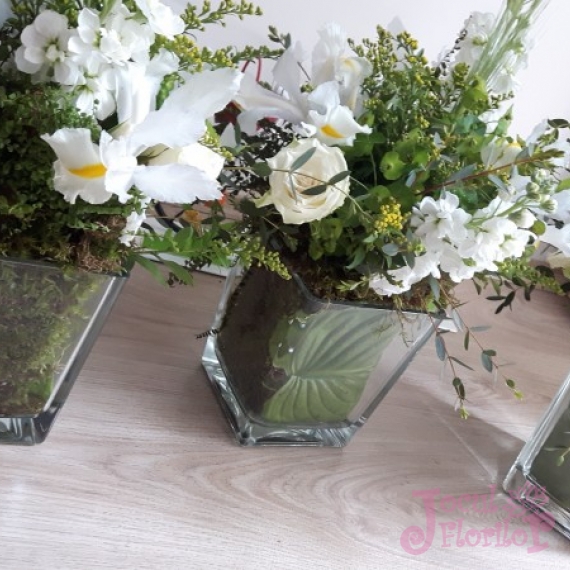 Aranjament masa alb cu verde