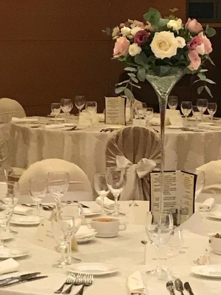Aranjament masa alb cu roz