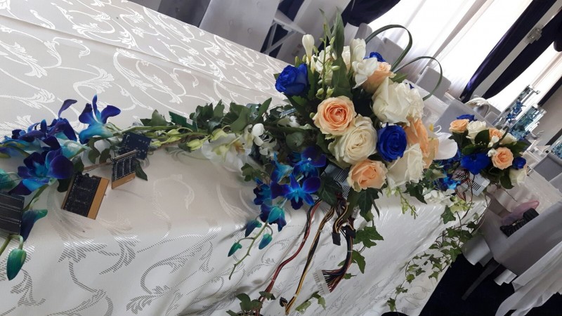 Prezidiu albastru cu peach