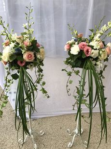 Stalpisori orhidee alba cu lisiantus roz